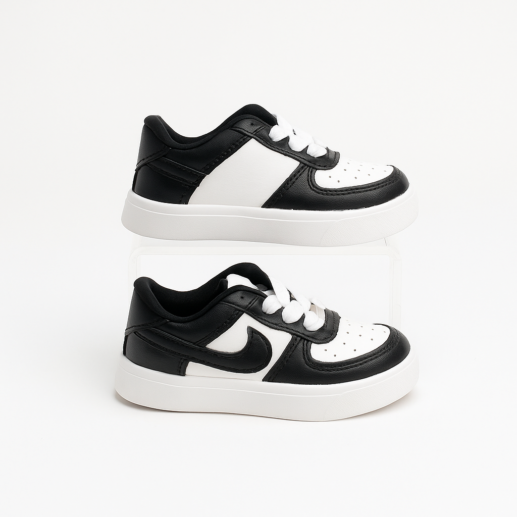 حذاء رياضي Nike Air Force 1 باللونين الأسود والأبيض.36915