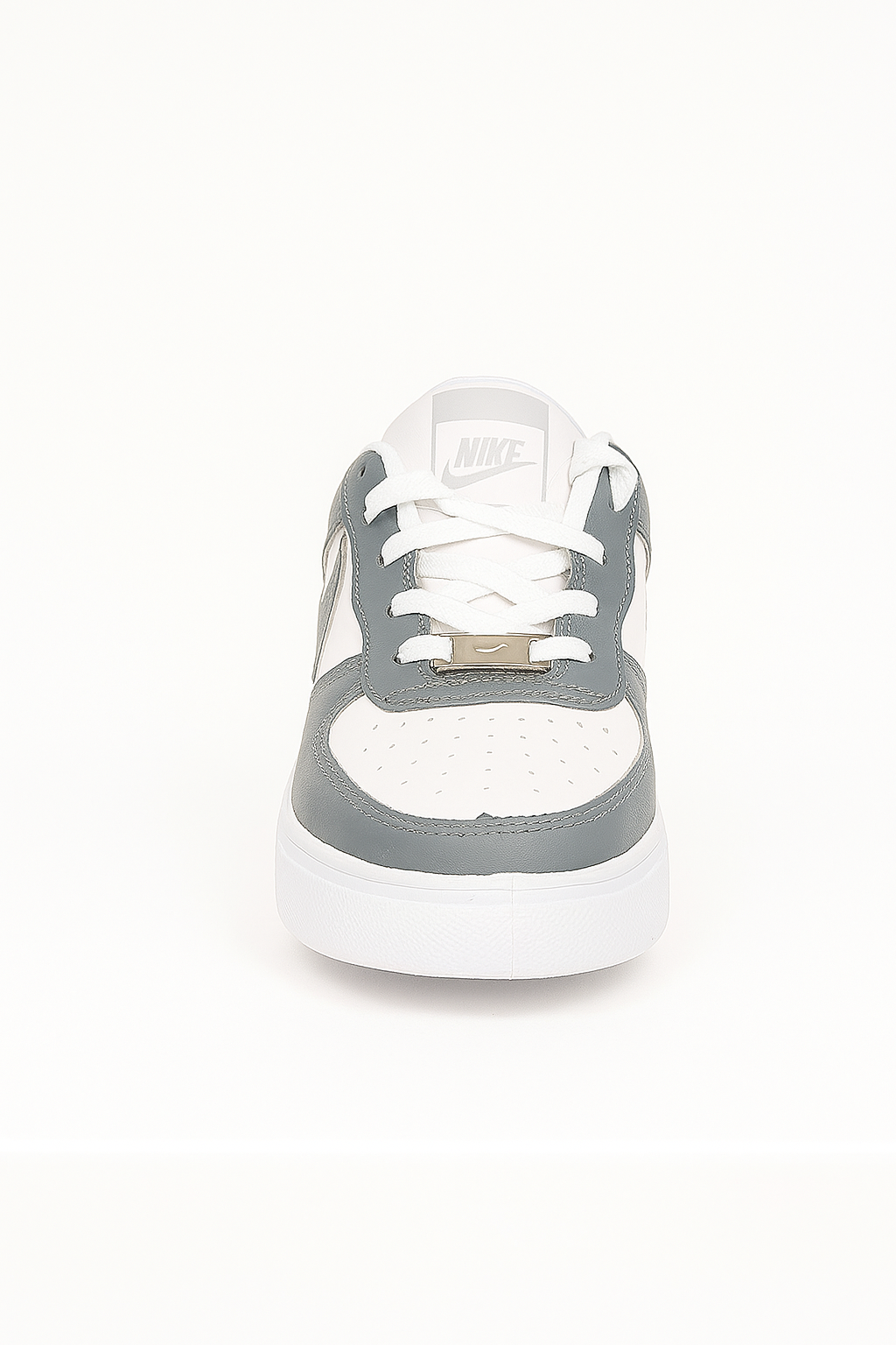 حذاء نايكي اير فورس 1 الرياضي باللونين الرمادي والأبيض 36915