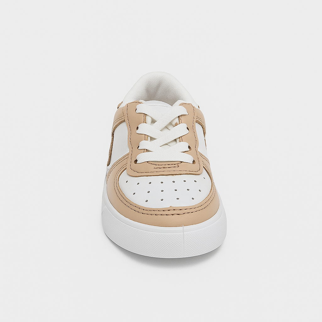 حذاء رياضي Nike Air Force 1 باللونين البيج والأبيض. 33914