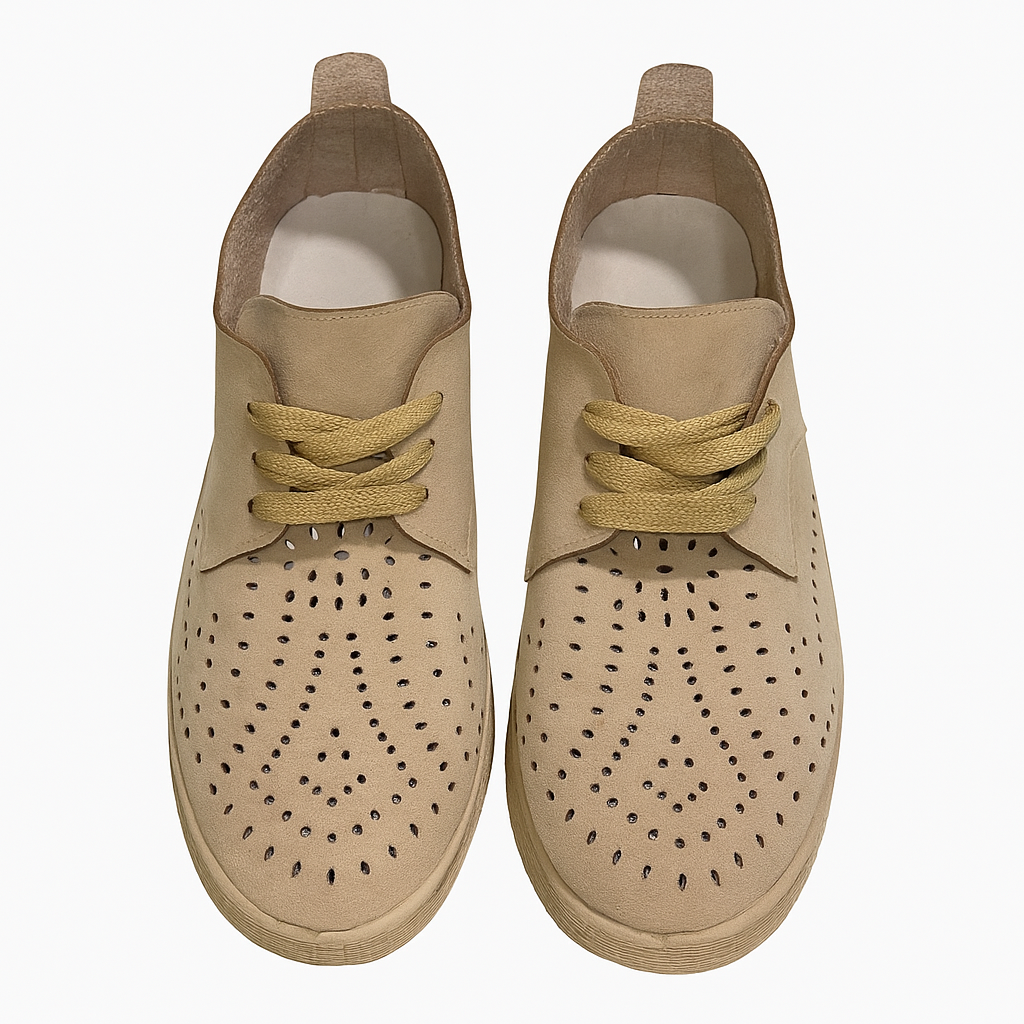 حذاء رياضي بيج مثقوب برباط. 130825