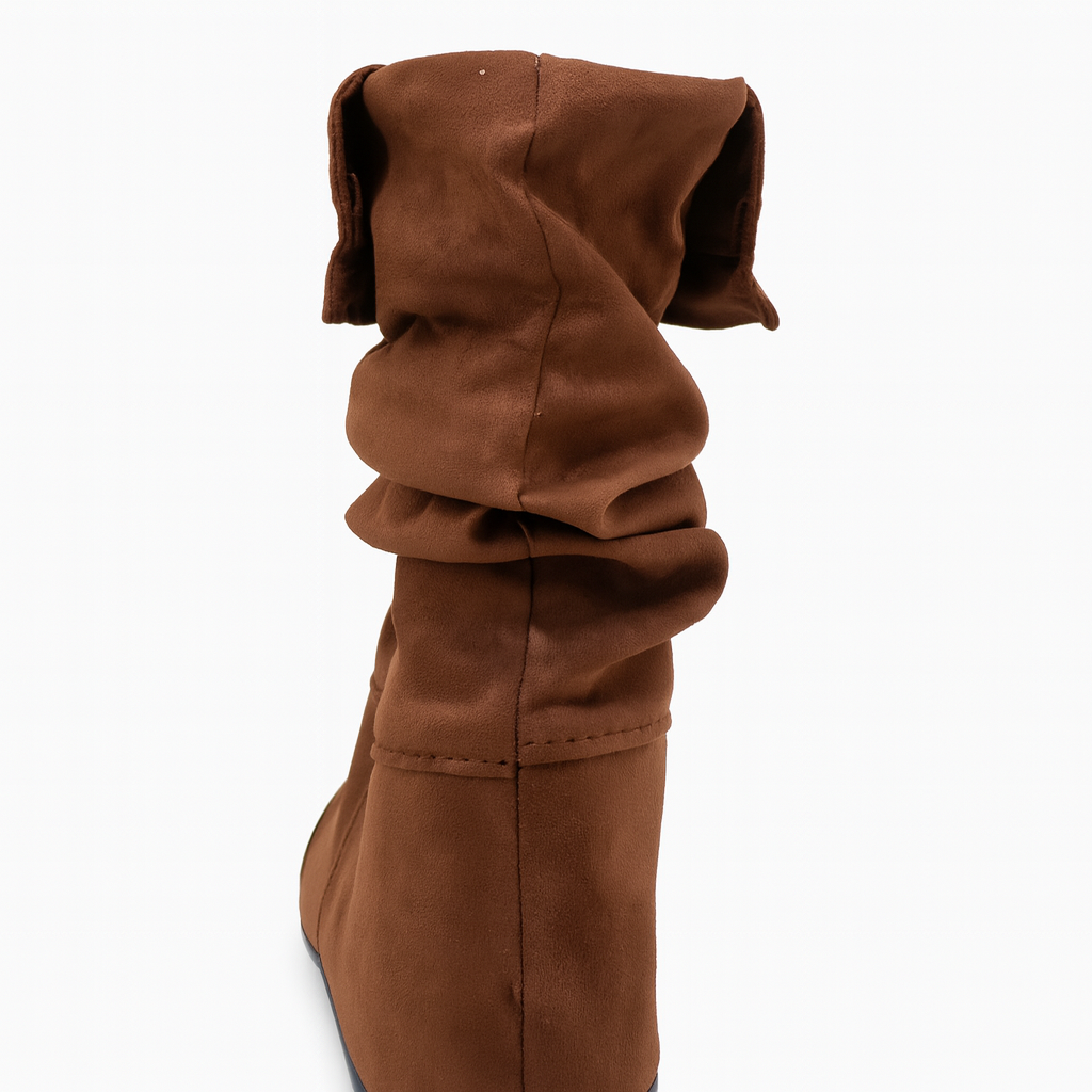 حذاء بني من الجلد المدبوغ ذو نعل مسطح وتفاصيل حلقة معدنية 18313