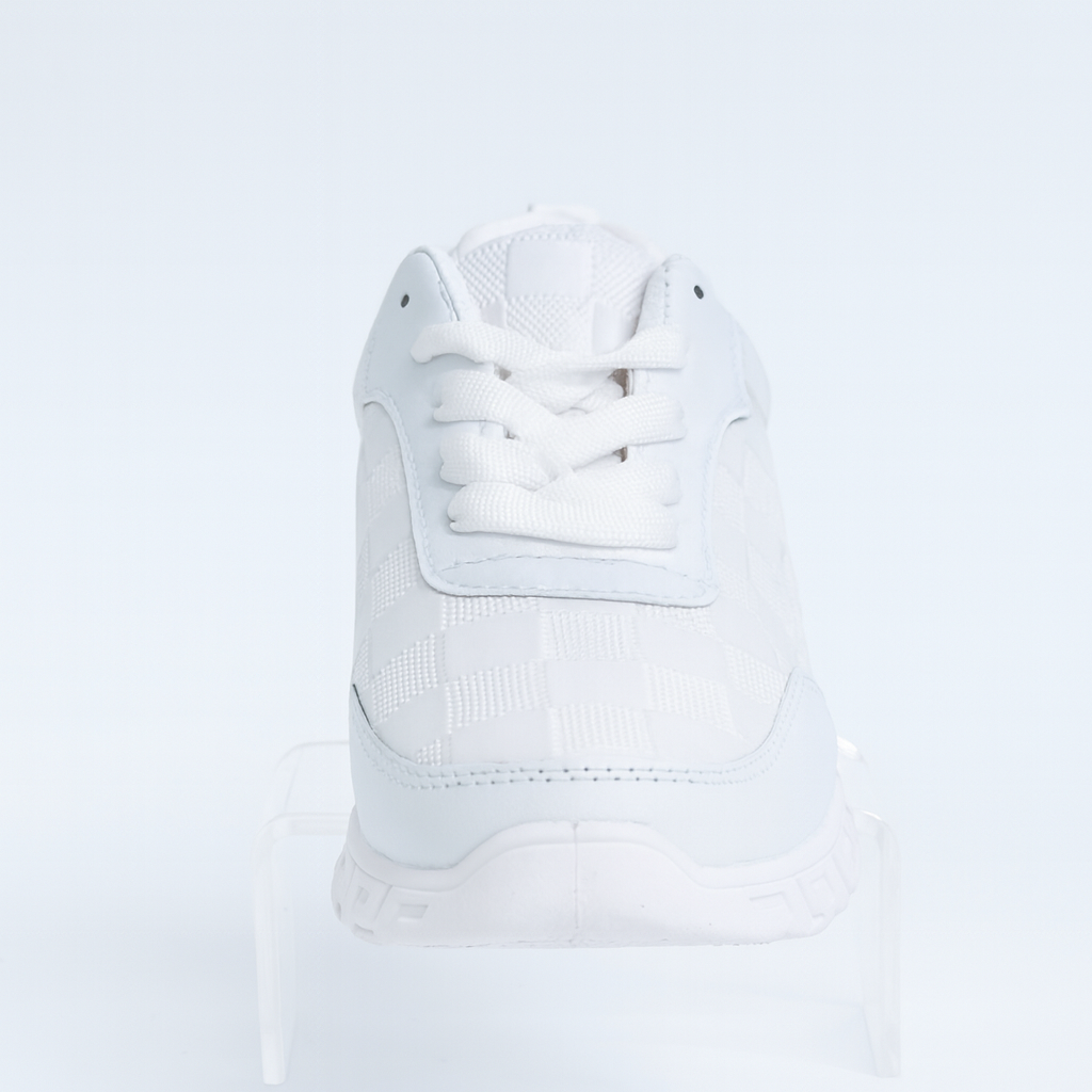 حذاء رياضي أبيض بنقشة مربعات على الجزء العلوي ونقشة على شكل مفتاح يوناني على النعل 152060