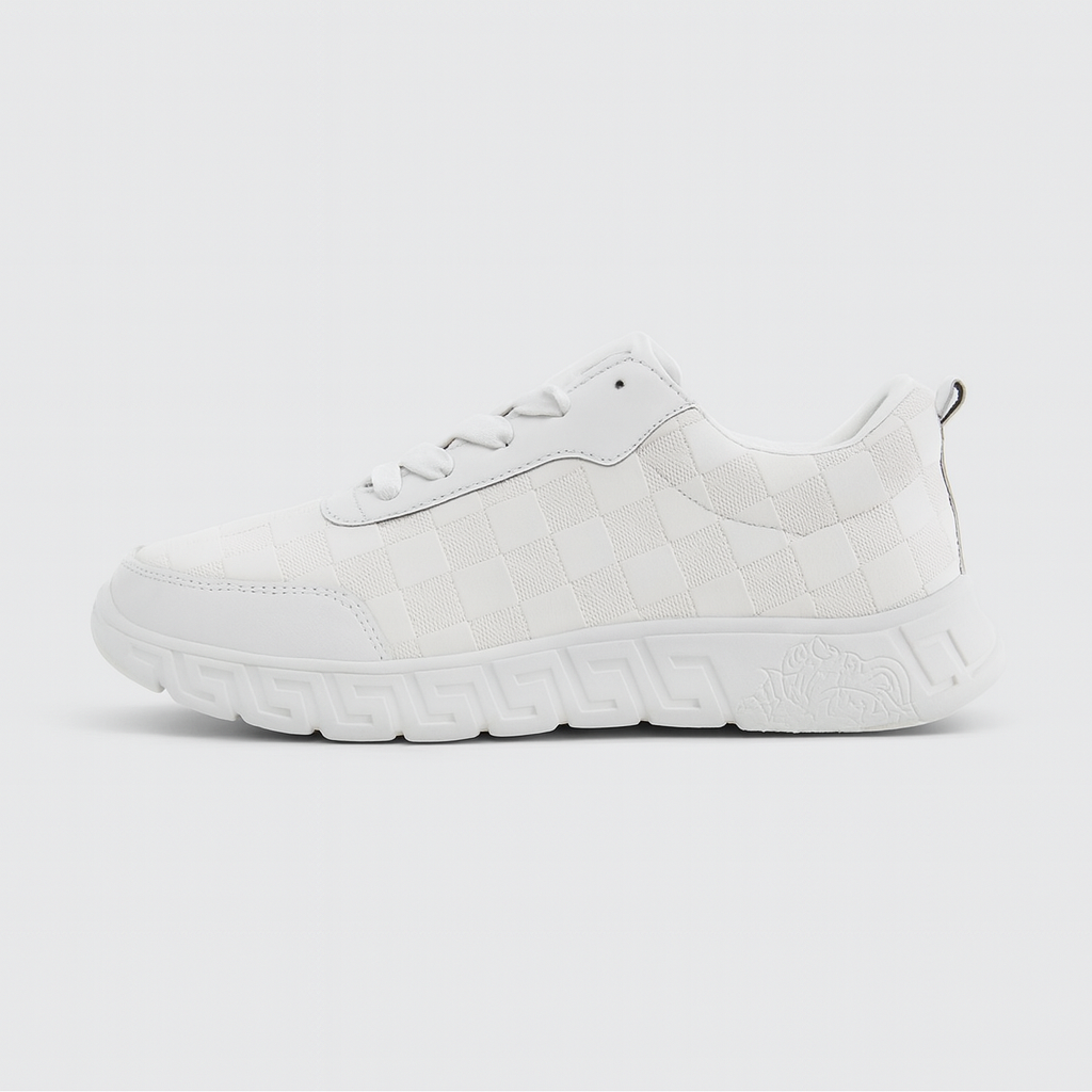 حذاء رياضي أبيض بنقشة مربعات على الجزء العلوي ونقشة على شكل مفتاح يوناني على النعل 152060