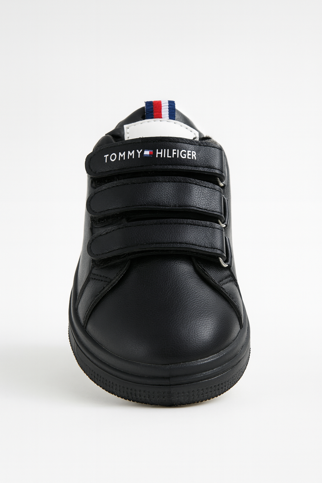 حذاء رياضي تومي هيلفيغر أبيض بشريط فيلكرو للنساء. 152058