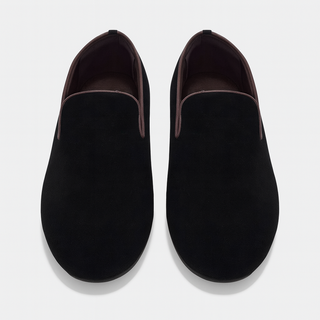 Isotoner men's Everywear Charentaise slippers in black microsuede. 4993