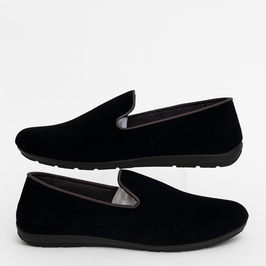 Isotoner men's Everywear Charentaise slippers in black microsuede. 4993