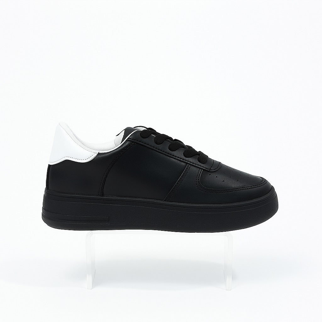 Tommy Hilfiger Leoffry sneakers in black 36925