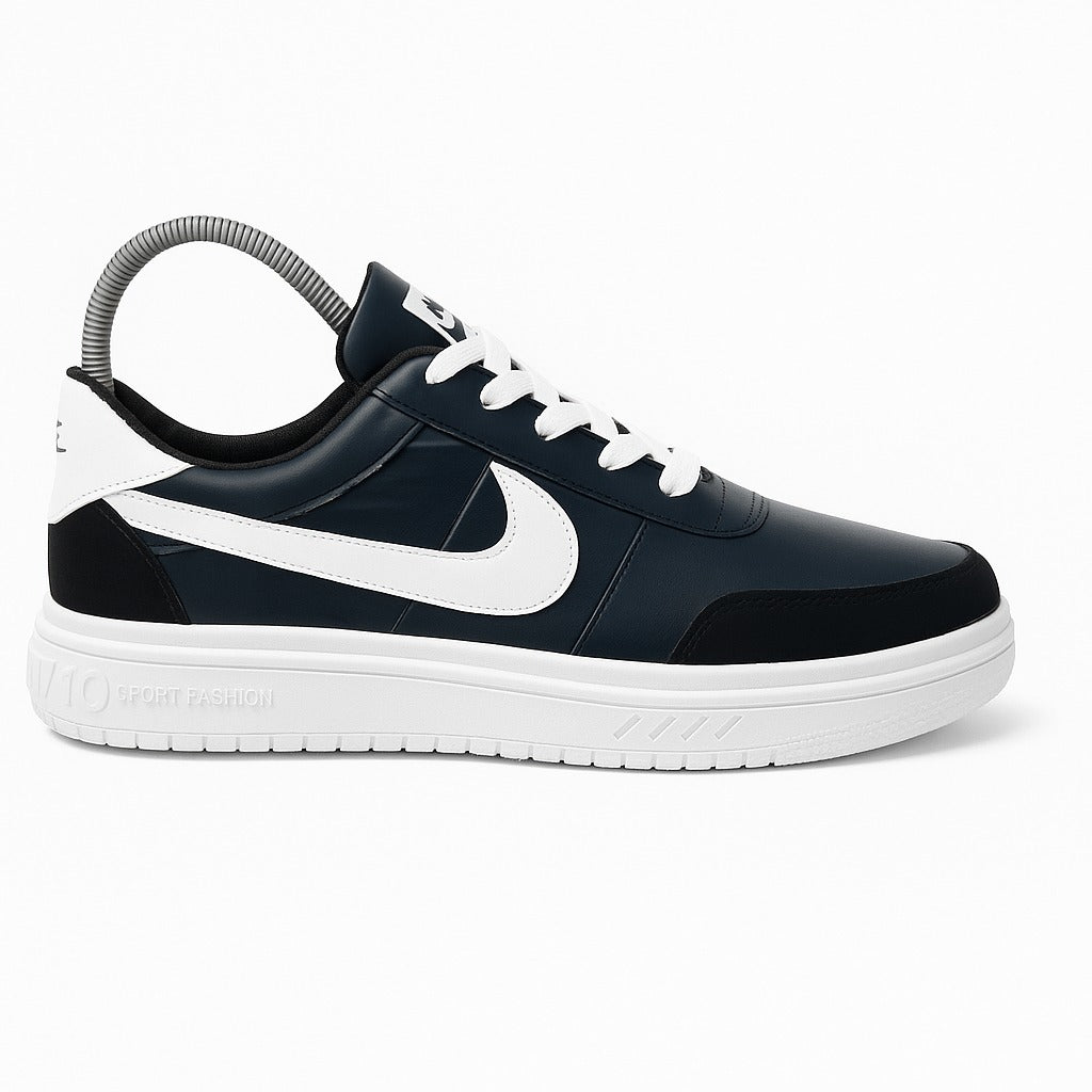 حذاء نايكي رياضي باللونين الأبيض والأسود 159409