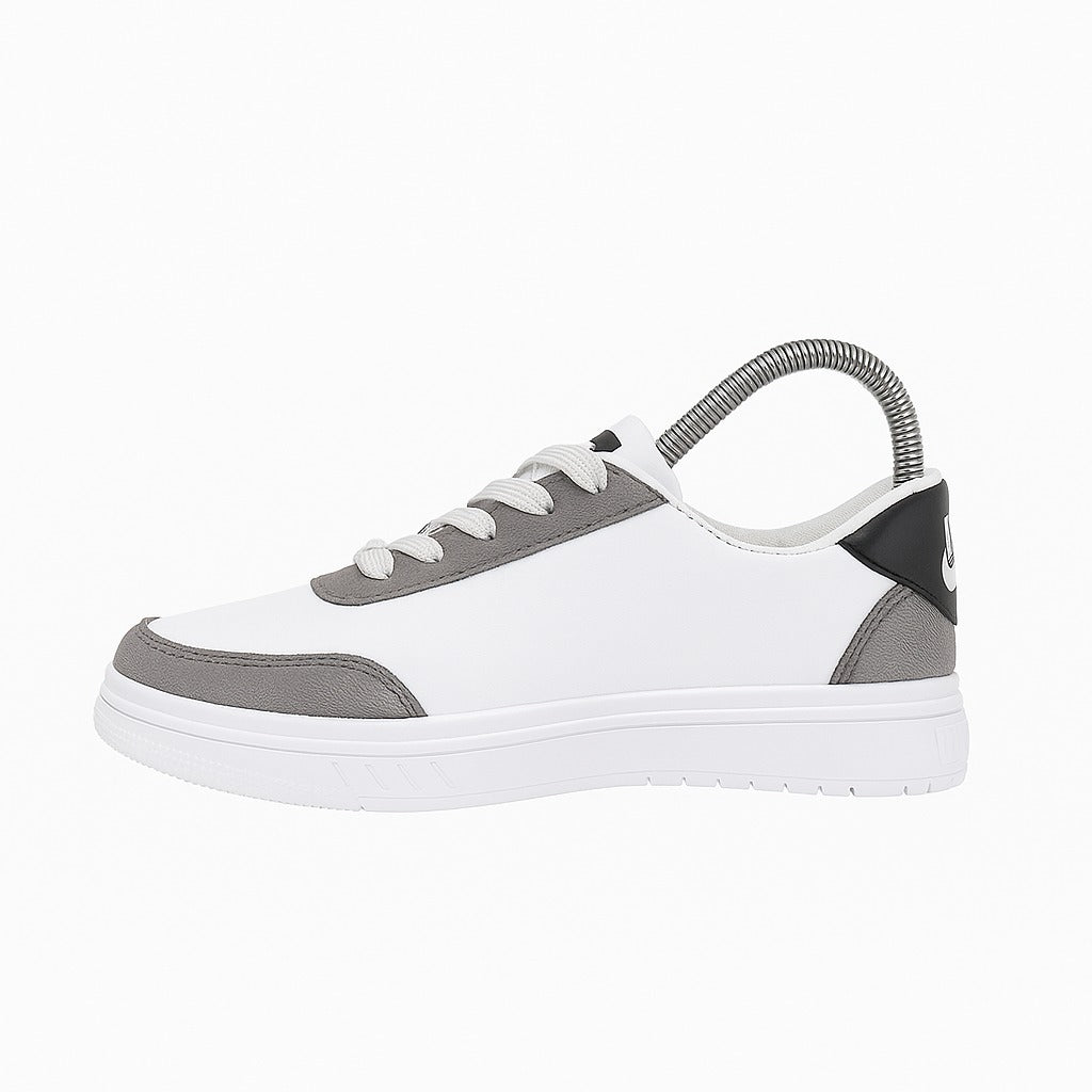 حذاء رياضي أبيض ورمادي مع شعار سووش أسود. 159409