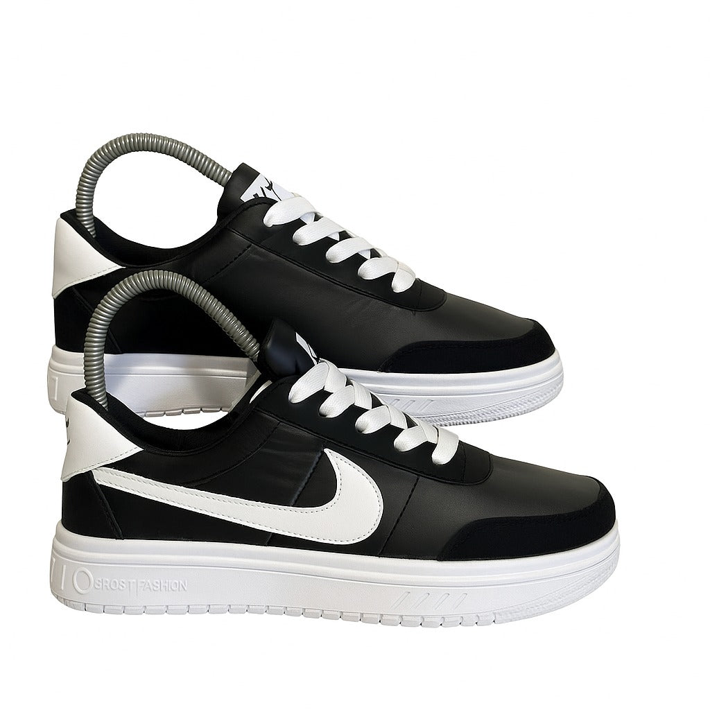 حذاء نايكي رياضي باللونين الأبيض والأسود 159409